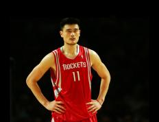 Faker焦点对战，Uzi与50激战MAD分钟，表现优异胜负难料！观众掌声雷动